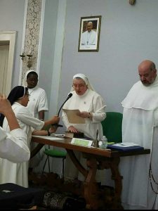 Suor Chiara Adamo Suor Chiara, mentre emette il giuramento dopo l'elezione