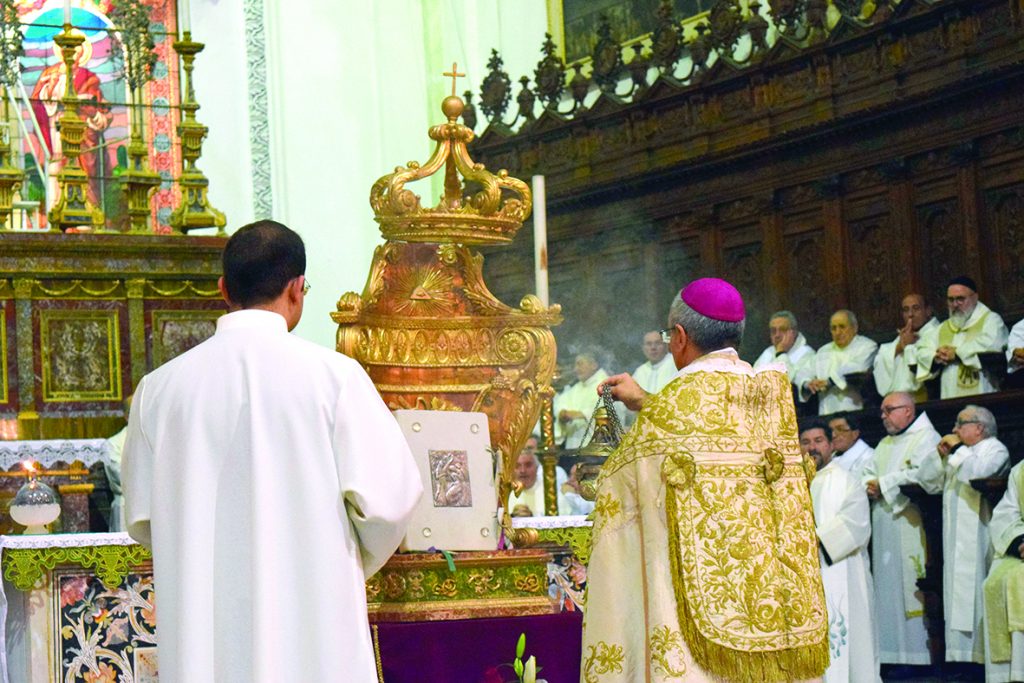 vescovo incensa