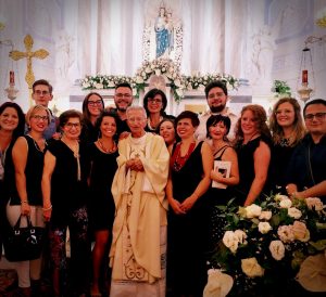 IMG_3844 Don Liborio con il coro che ha animato la celebrazione del 14 agosto