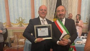 foto Emanuele Russo con il sindaco Vincenzo Marino