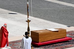 AFP__20250426__43KA6L6__v1__HighRes__VaticanReligionPopeFuneral-scaled